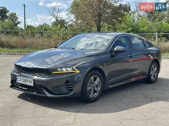 Серый Киа K5, объемом двигателя 1.6 л и пробегом 76 тыс. км за 21500 $, фото 1 на Automoto.ua