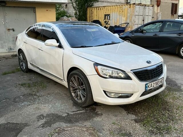 Білий Кіа K7, об'ємом двигуна 3 л та пробігом 260 тис. км за 4200 $, фото 1 на Automoto.ua
