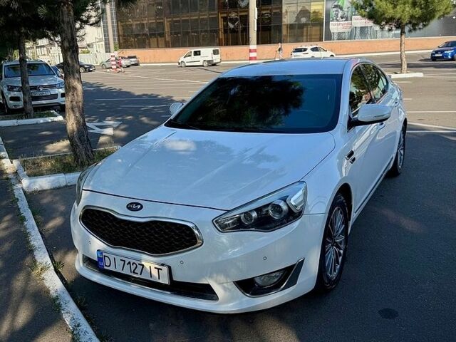 Белый Киа K7, объемом двигателя 3 л и пробегом 235 тыс. км за 10000 $, фото 1 на Automoto.ua