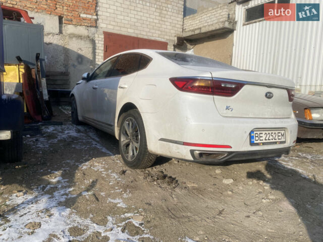 Білий Кіа K7, об'ємом двигуна 3 л та пробігом 187 тис. км за 4999 $, фото 1 на Automoto.ua