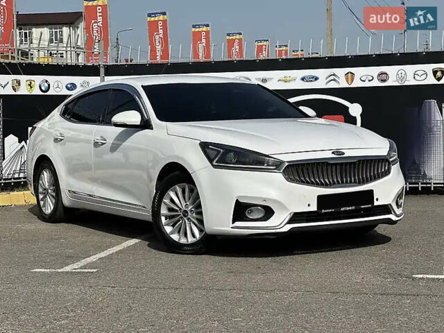 Белый Киа K7, объемом двигателя 3 л и пробегом 200 тыс. км за 14999 $, фото 1 на Automoto.ua