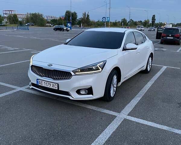 Белый Киа K7, объемом двигателя 3 л и пробегом 277 тыс. км за 13000 $, фото 1 на Automoto.ua