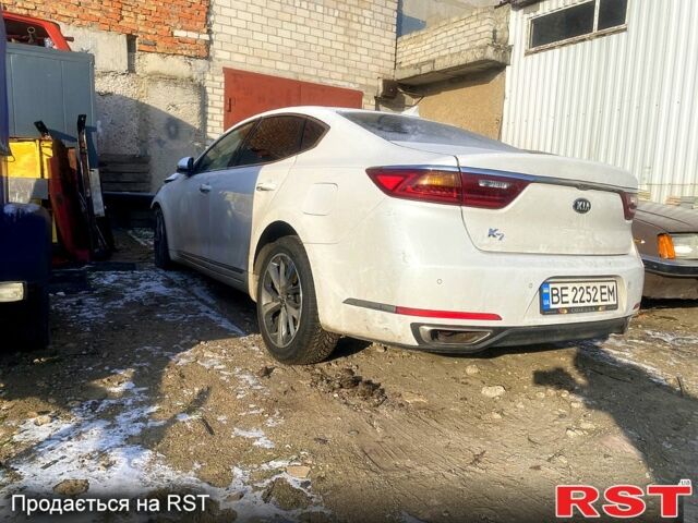 Белый Киа K7, объемом двигателя 3 л и пробегом 187 тыс. км за 4900 $, фото 1 на Automoto.ua