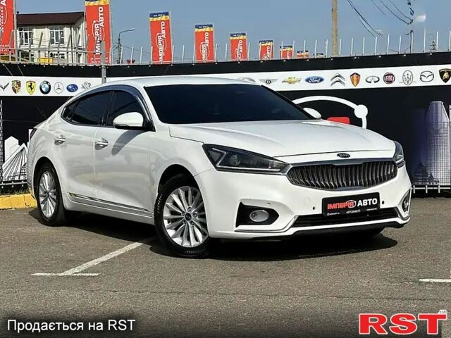 Белый Киа K7, объемом двигателя 3 л и пробегом 25000 тыс. км за 19200 $, фото 1 на Automoto.ua