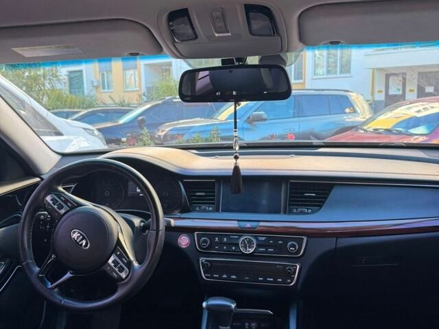 Черный Киа K7, объемом двигателя 3 л и пробегом 210 тыс. км за 14000 $, фото 1 на Automoto.ua