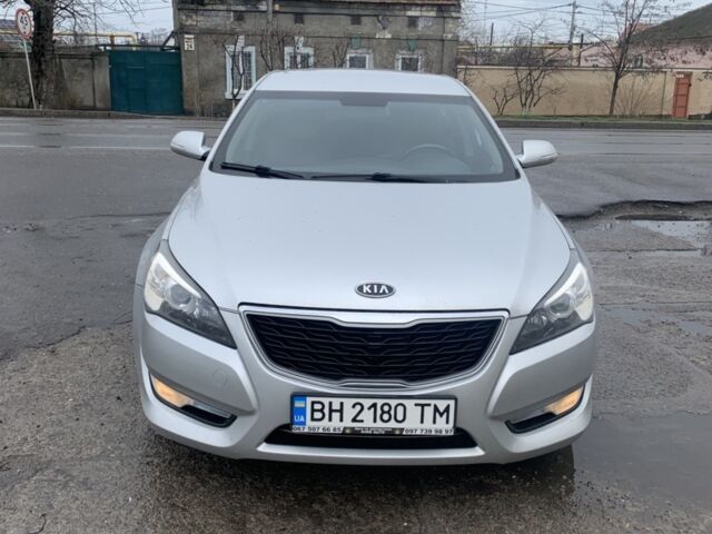 Серый Киа K7, объемом двигателя 3 л и пробегом 130 тыс. км за 7900 $, фото 1 на Automoto.ua