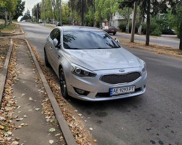 Серый Киа K7, объемом двигателя 3 л и пробегом 300 тыс. км за 11000 $, фото 1 на Automoto.ua