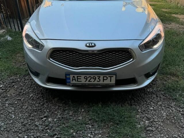 Серый Киа K7, объемом двигателя 3 л и пробегом 300 тыс. км за 11000 $, фото 1 на Automoto.ua