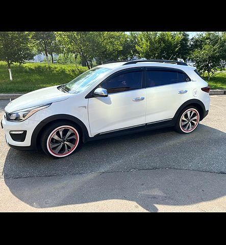 Белый Киа Rio X, объемом двигателя 1.6 л и пробегом 35 тыс. км за 19000 $, фото 1 на Automoto.ua