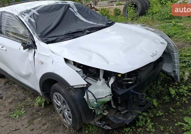 Белый Киа Rio X, объемом двигателя 1.59 л и пробегом 20 тыс. км за 8500 $, фото 1 на Automoto.ua