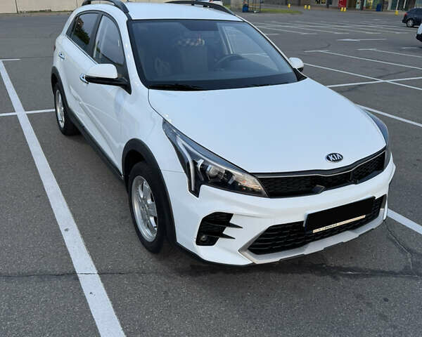 Белый Киа Rio X, объемом двигателя 1.59 л и пробегом 68 тыс. км за 17000 $, фото 1 на Automoto.ua