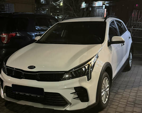 Белый Киа Rio X, объемом двигателя 1.59 л и пробегом 96 тыс. км за 17000 $, фото 1 на Automoto.ua
