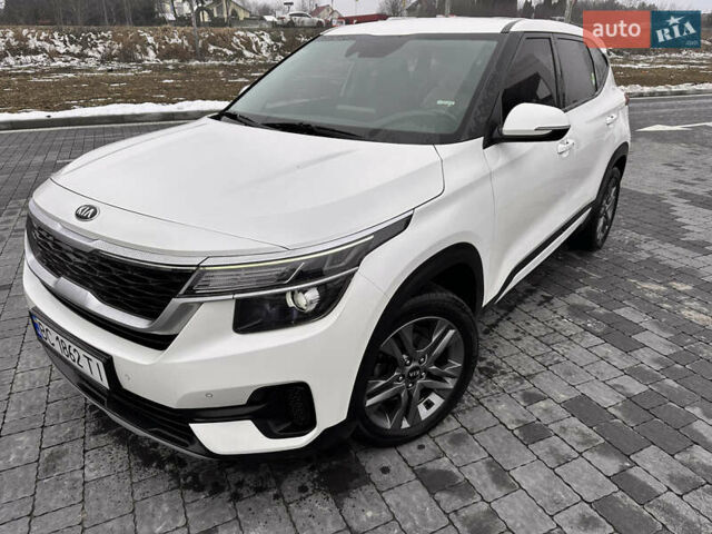 Белый Киа Seltos, объемом двигателя 1.6 л и пробегом 145 тыс. км за 19999 $, фото 1 на Automoto.ua
