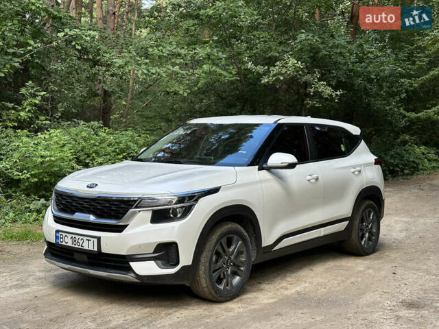 Белый Киа Seltos, объемом двигателя 1.6 л и пробегом 155 тыс. км за 18200 $, фото 1 на Automoto.ua