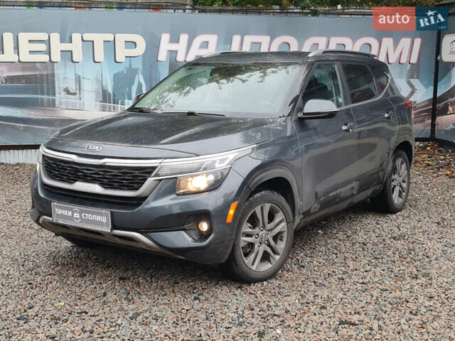 Серый Киа Seltos, объемом двигателя 2 л и пробегом 56 тыс. км за 16999 $, фото 1 на Automoto.ua