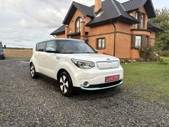 Белый Киа Soul, объемом двигателя 0 л и пробегом 99 тыс. км за 5600 $, фото 1 на Automoto.ua