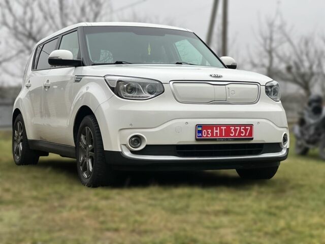 Белый Киа Soul, объемом двигателя 0 л и пробегом 128 тыс. км за 6600 $, фото 1 на Automoto.ua