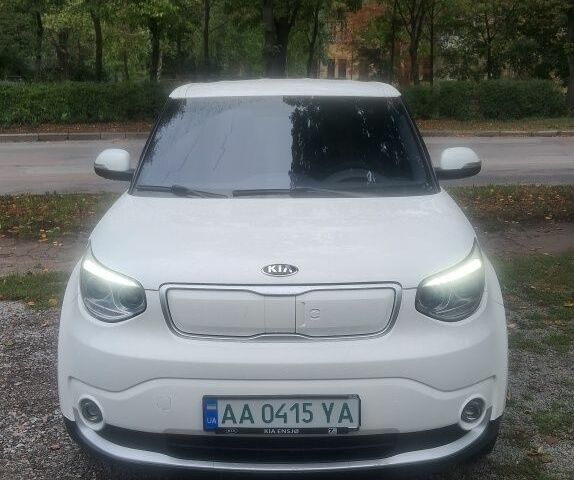 Білий Кіа Soul, об'ємом двигуна 0 л та пробігом 200 тис. км за 9346 $, фото 1 на Automoto.ua