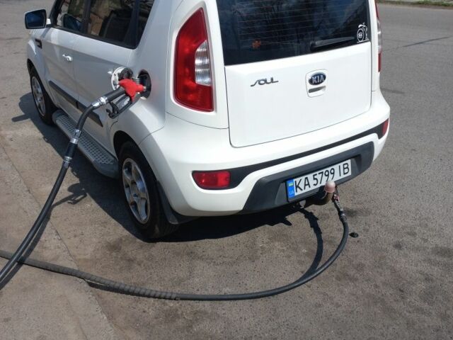 Белый Киа Soul, объемом двигателя 1.6 л и пробегом 220 тыс. км за 8000 $, фото 1 на Automoto.ua