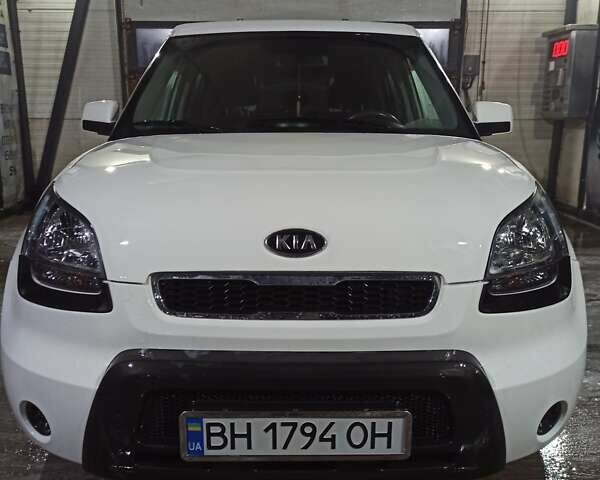 Белый Киа Soul, объемом двигателя 2 л и пробегом 328 тыс. км за 6999 $, фото 1 на Automoto.ua