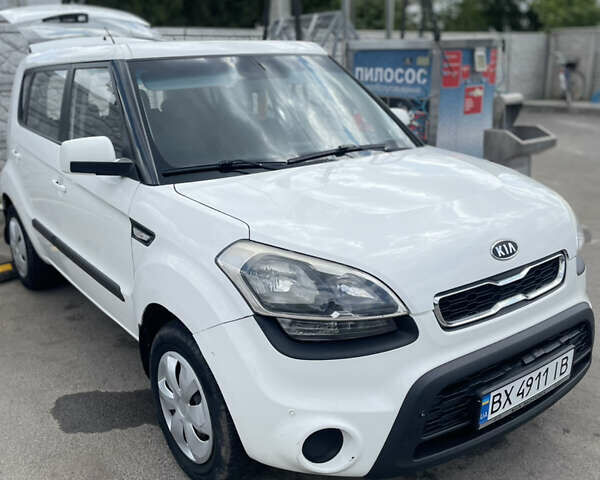 Белый Киа Soul, объемом двигателя 1.59 л и пробегом 210 тыс. км за 6800 $, фото 1 на Automoto.ua