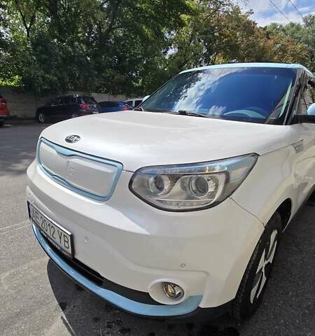 Білий Кіа Soul, об'ємом двигуна 0 л та пробігом 101 тис. км за 6500 $, фото 1 на Automoto.ua