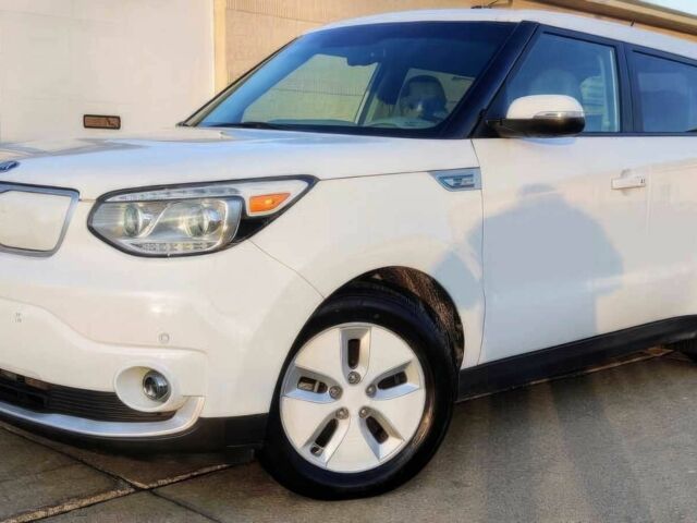 Белый Киа Soul, объемом двигателя 0 л и пробегом 79 тыс. км за 5100 $, фото 1 на Automoto.ua