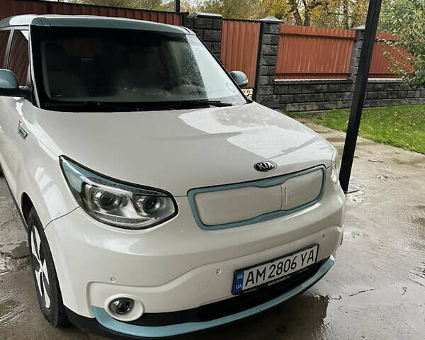 Белый Киа Soul, объемом двигателя 0 л и пробегом 100 тыс. км за 7200 $, фото 1 на Automoto.ua