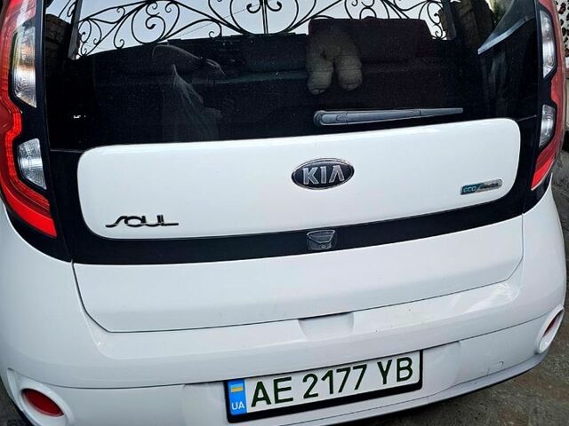 Киа Soul 2015 в Днепре (Днепропетровске) на Automoto.ua Белый Киа Soul, объемом двигателя 0 л и пробегом 109 тыс. км за 9900 $, фото 1 на Automoto.ua