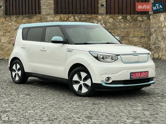 Білий Кіа Soul, об'ємом двигуна 0 л та пробігом 128 тис. км за 6750 $, фото 1 на Automoto.ua