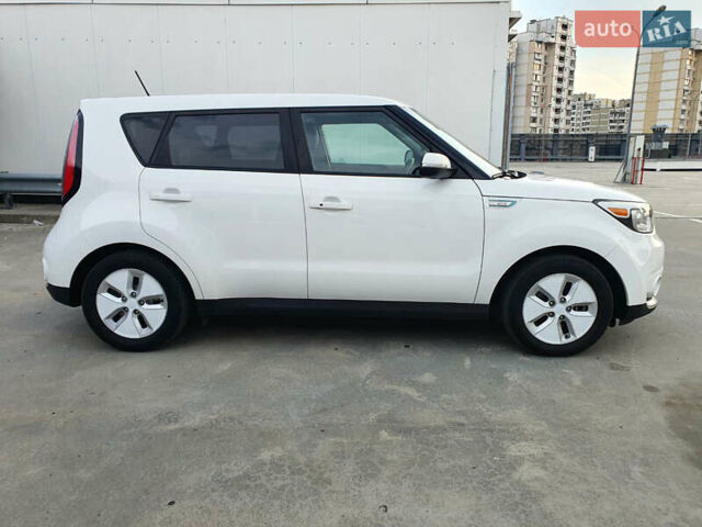 Білий Кіа Soul, об'ємом двигуна 0 л та пробігом 105 тис. км за 7500 $, фото 1 на Automoto.ua