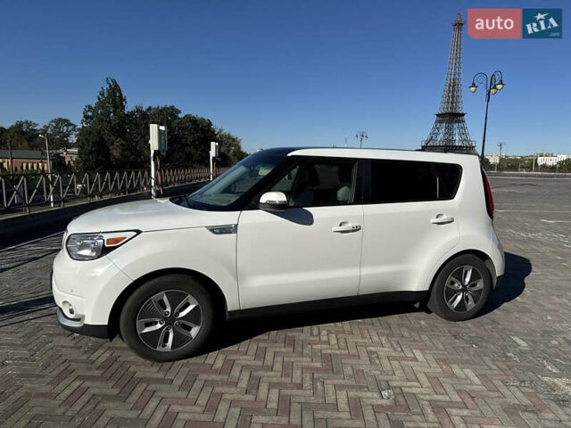 Белый Киа Soul, объемом двигателя 0 л и пробегом 68 тыс. км за 9700 $, фото 1 на Automoto.ua
