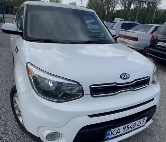 Белый Киа Soul, объемом двигателя 2 л и пробегом 138 тыс. км за 11000 $, фото 1 на Automoto.ua