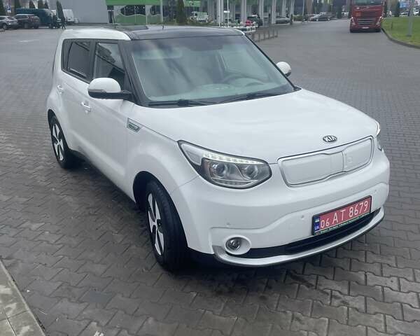 Белый Киа Soul, объемом двигателя 0 л и пробегом 101 тыс. км за 11900 $, фото 1 на Automoto.ua