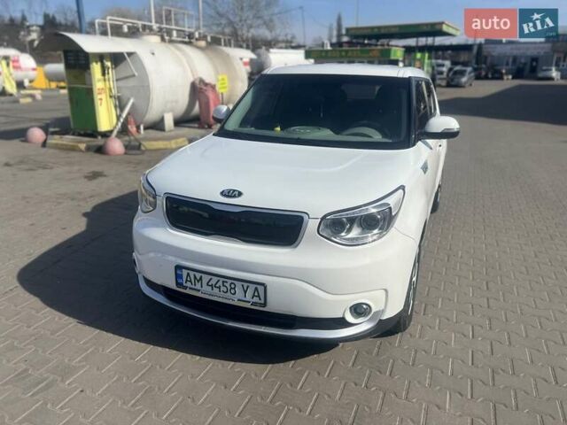 Белый Киа Soul, объемом двигателя 0 л и пробегом 74 тыс. км за 11700 $, фото 1 на Automoto.ua