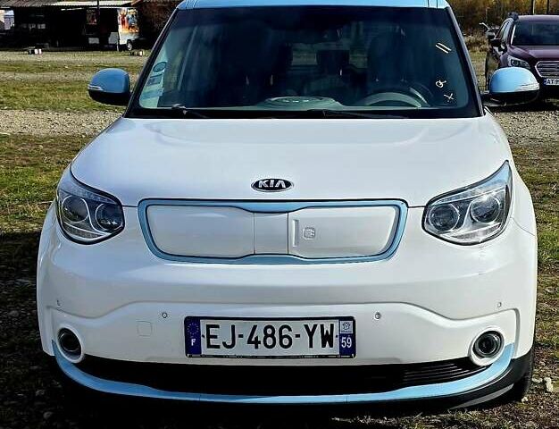 Белый Киа Soul, объемом двигателя 0 л и пробегом 125 тыс. км за 6800 $, фото 1 на Automoto.ua