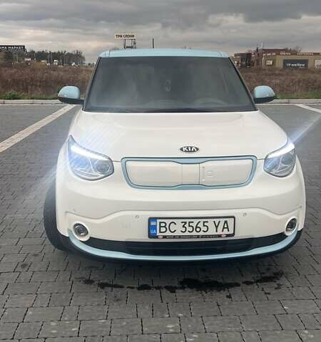 Білий Кіа Soul, об'ємом двигуна 0 л та пробігом 100 тис. км за 11500 $, фото 1 на Automoto.ua