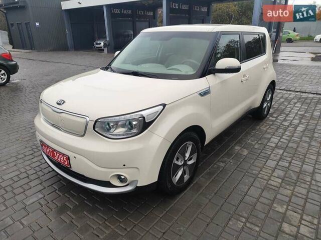 Білий Кіа Soul, об'ємом двигуна 0 л та пробігом 90 тис. км за 12000 $, фото 1 на Automoto.ua