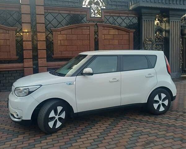 Белый Киа Soul, объемом двигателя 0 л и пробегом 50 тыс. км за 11950 $, фото 1 на Automoto.ua