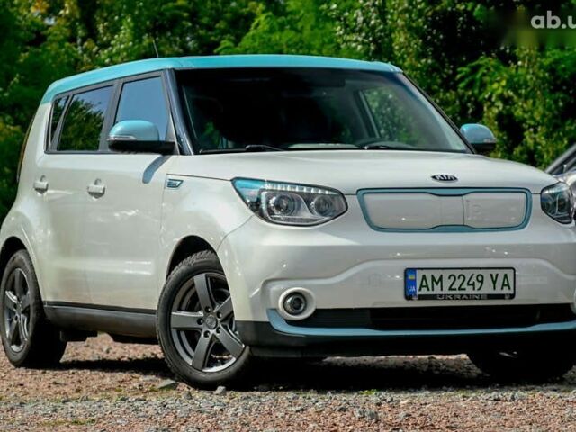 Белый Киа Soul, объемом двигателя 0 л и пробегом 112 тыс. км за 10999 $, фото 1 на Automoto.ua