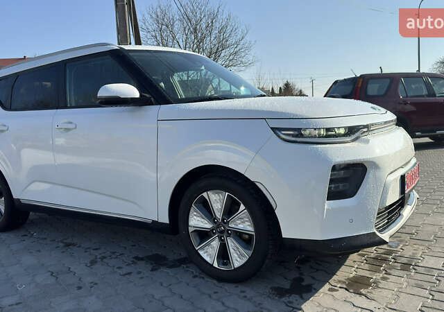 Белый Киа Soul, объемом двигателя 0 л и пробегом 147 тыс. км за 16999 $, фото 1 на Automoto.ua