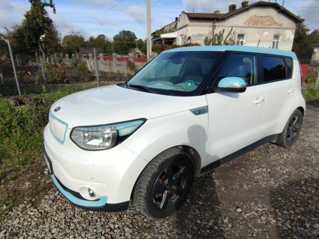 Черный Киа Soul, объемом двигателя 0 л и пробегом 122 тыс. км за 5600 $, фото 1 на Automoto.ua