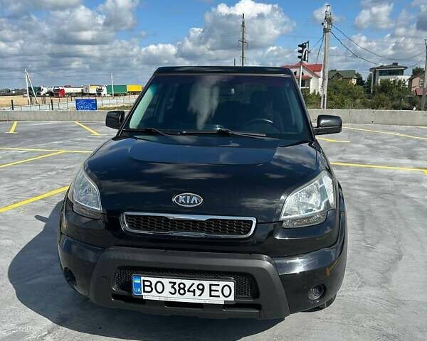 Черный Киа Soul, объемом двигателя 1.59 л и пробегом 214 тыс. км за 5500 $, фото 1 на Automoto.ua