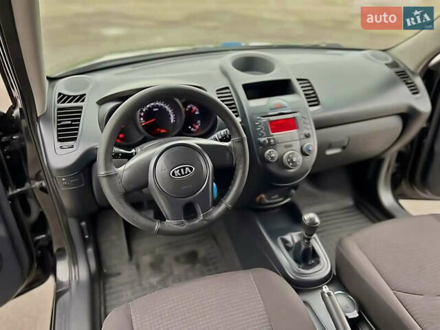 Черный Киа Soul, объемом двигателя 1.59 л и пробегом 168 тыс. км за 6000 $, фото 1 на Automoto.ua