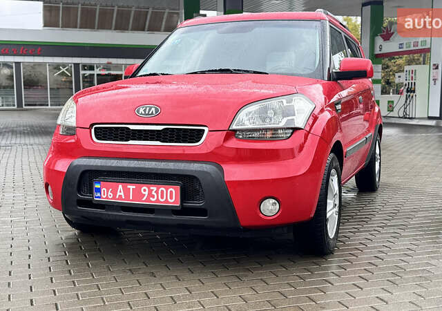 Красный Киа Soul, объемом двигателя 1.59 л и пробегом 212 тыс. км за 5950 $, фото 1 на Automoto.ua