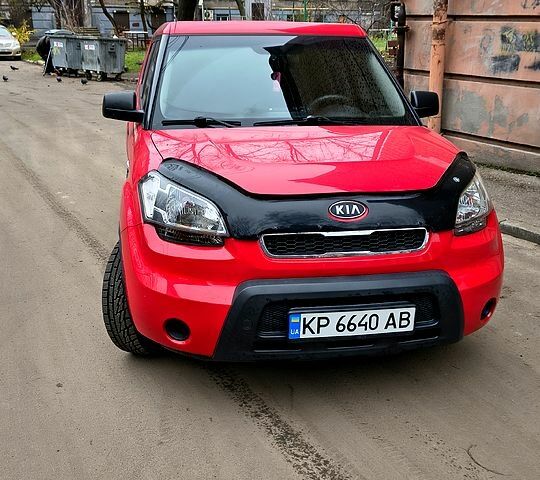 Красный Киа Soul, объемом двигателя 1.6 л и пробегом 150 тыс. км за 5500 $, фото 1 на Automoto.ua