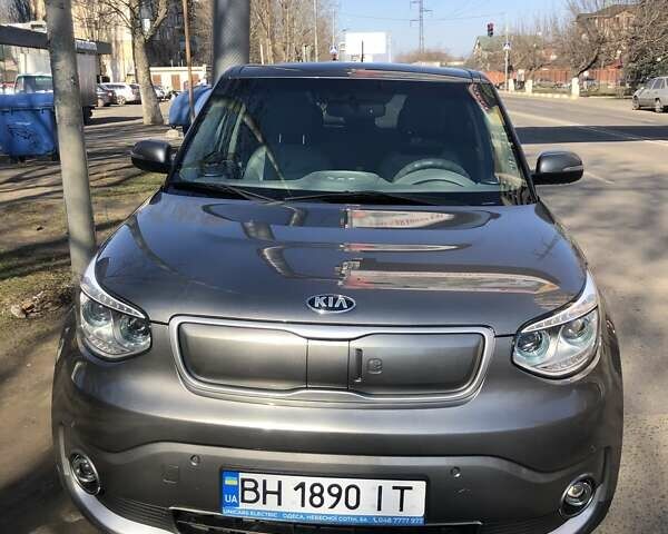 Серый Киа Soul, объемом двигателя 0 л и пробегом 106 тыс. км за 12000 $, фото 1 на Automoto.ua