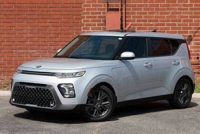 Серый Киа Soul, объемом двигателя 2 л и пробегом 47 тыс. км за 3900 $, фото 1 на Automoto.ua