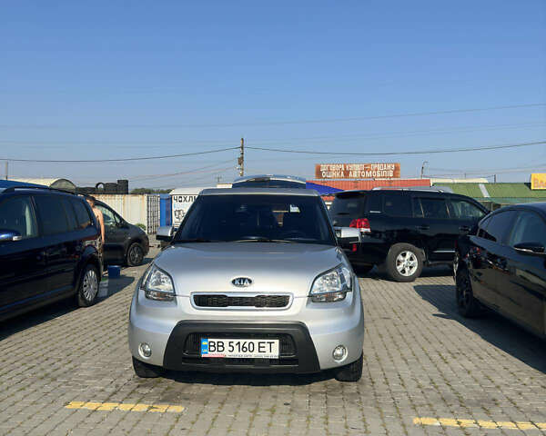 Серый Киа Soul, объемом двигателя 1.59 л и пробегом 160 тыс. км за 6000 $, фото 1 на Automoto.ua