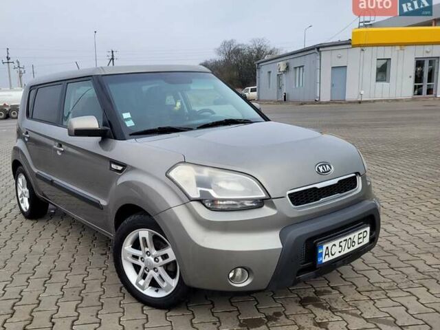 Серый Киа Soul, объемом двигателя 1.58 л и пробегом 325 тыс. км за 7200 $, фото 1 на Automoto.ua